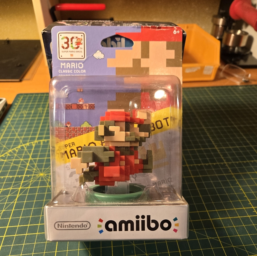 Super Mario Bros. 30th Anniversary Classic Color Amiibo New Sealed Box 2015